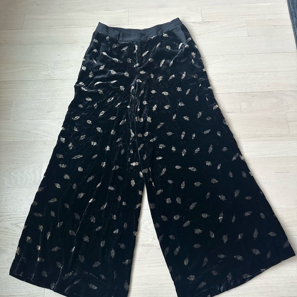 elevenses Pants - Elevenses Black and Gold Leaf Pattern Pants